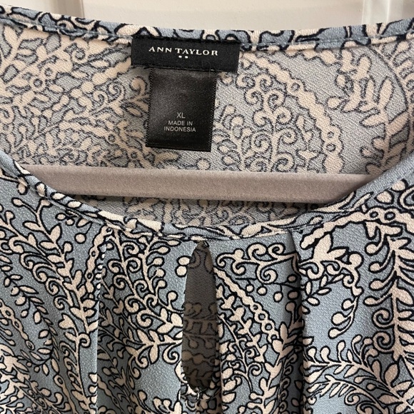 Ann Taylor Women's Blue Cream Floral Sleeveless Blouse, Size XL - Picture 3 of 8